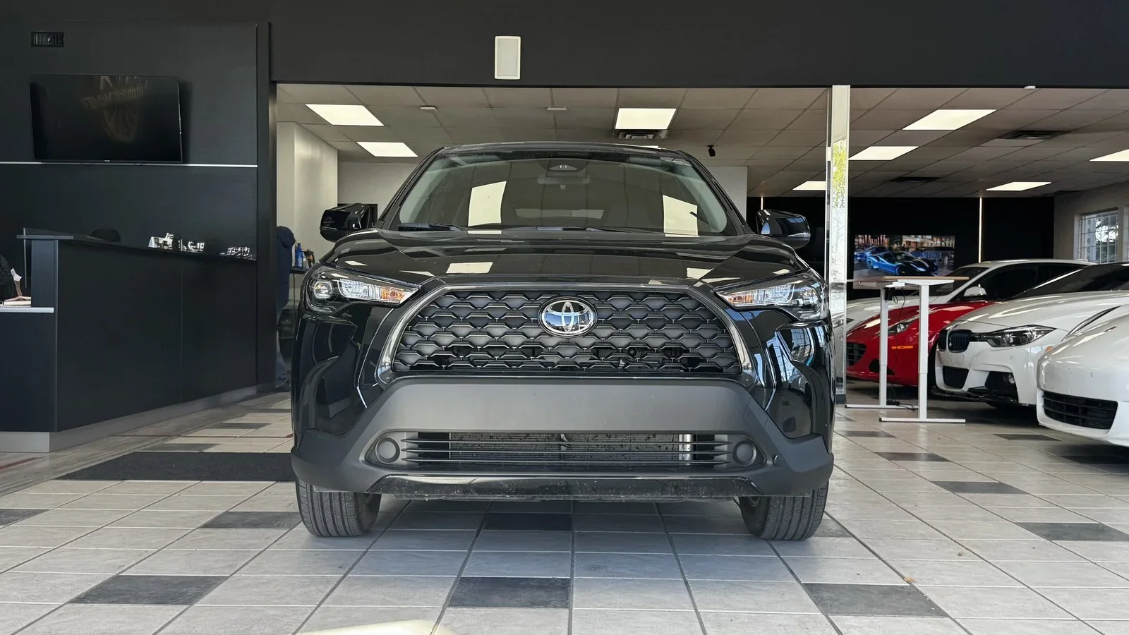 2024 Toyota Corolla Cross LE used SUV thumbnail 2