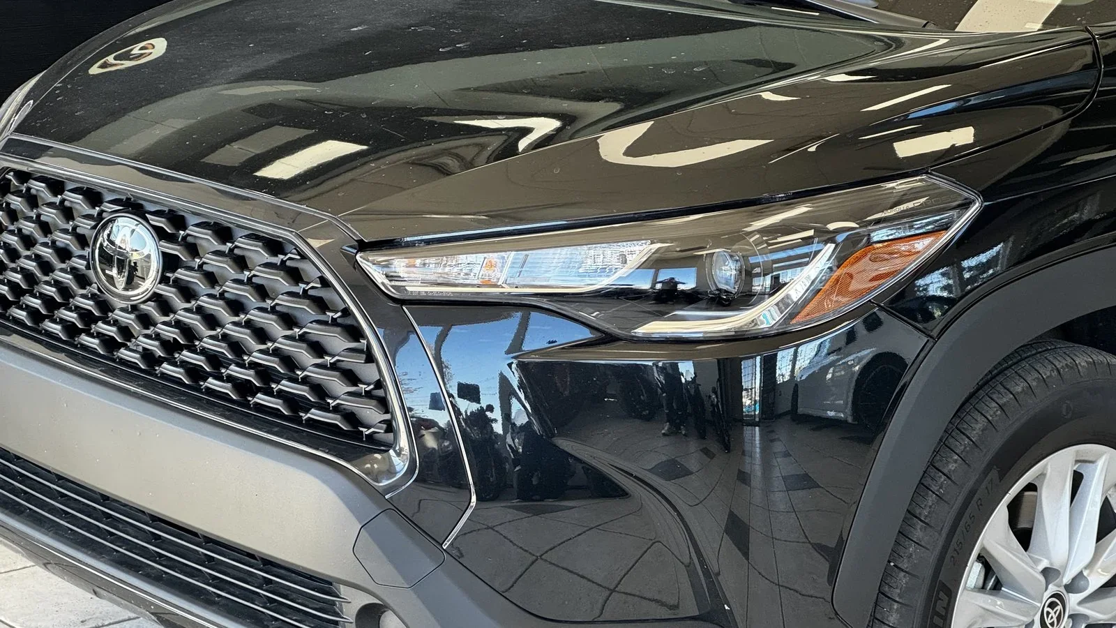 2024 Toyota Corolla Cross LE used SUV thumbnail 4