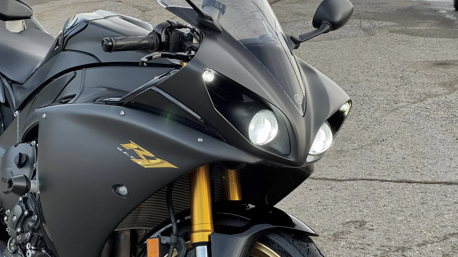 2009 Yamaha YZF-R1 used Motorcycle thumbnail 4