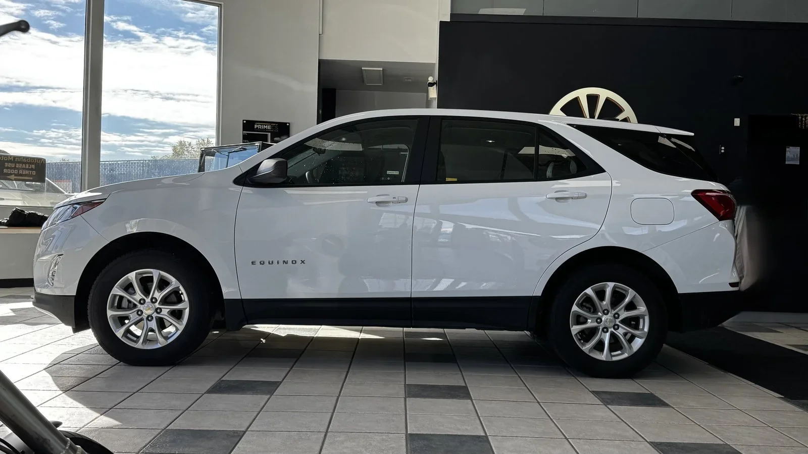 2021 Chevrolet Equinox LS used SUV thumbnail 6