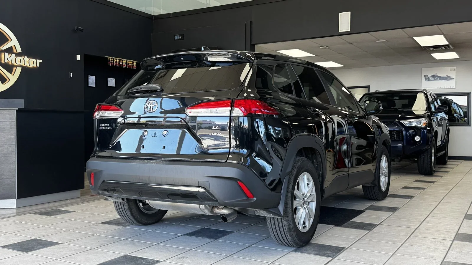 2024 Toyota Corolla Cross LE used SUV thumbnail 8