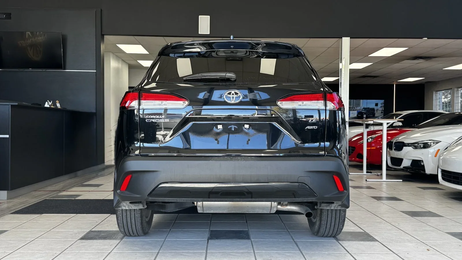 2024 Toyota Corolla Cross LE used SUV thumbnail 9