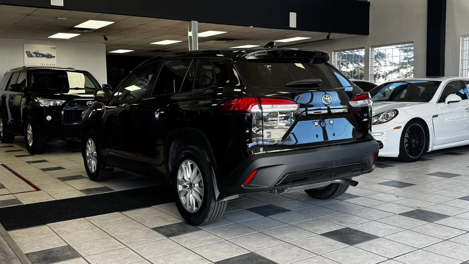 2024 Toyota Corolla Cross LE used SUV thumbnail 10