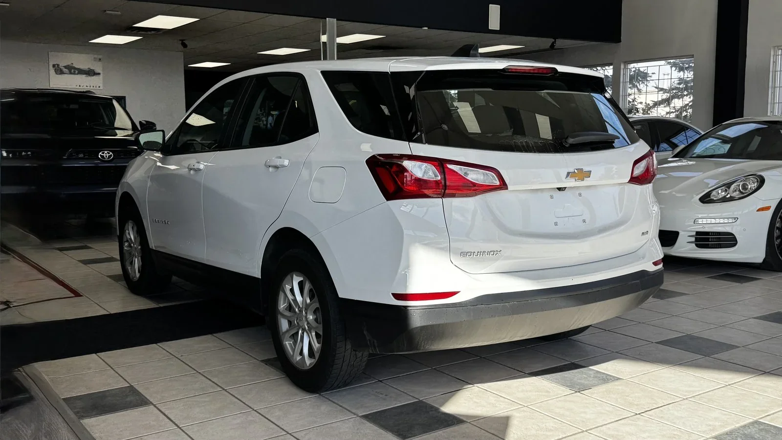 2021 Chevrolet Equinox LS used SUV thumbnail 10