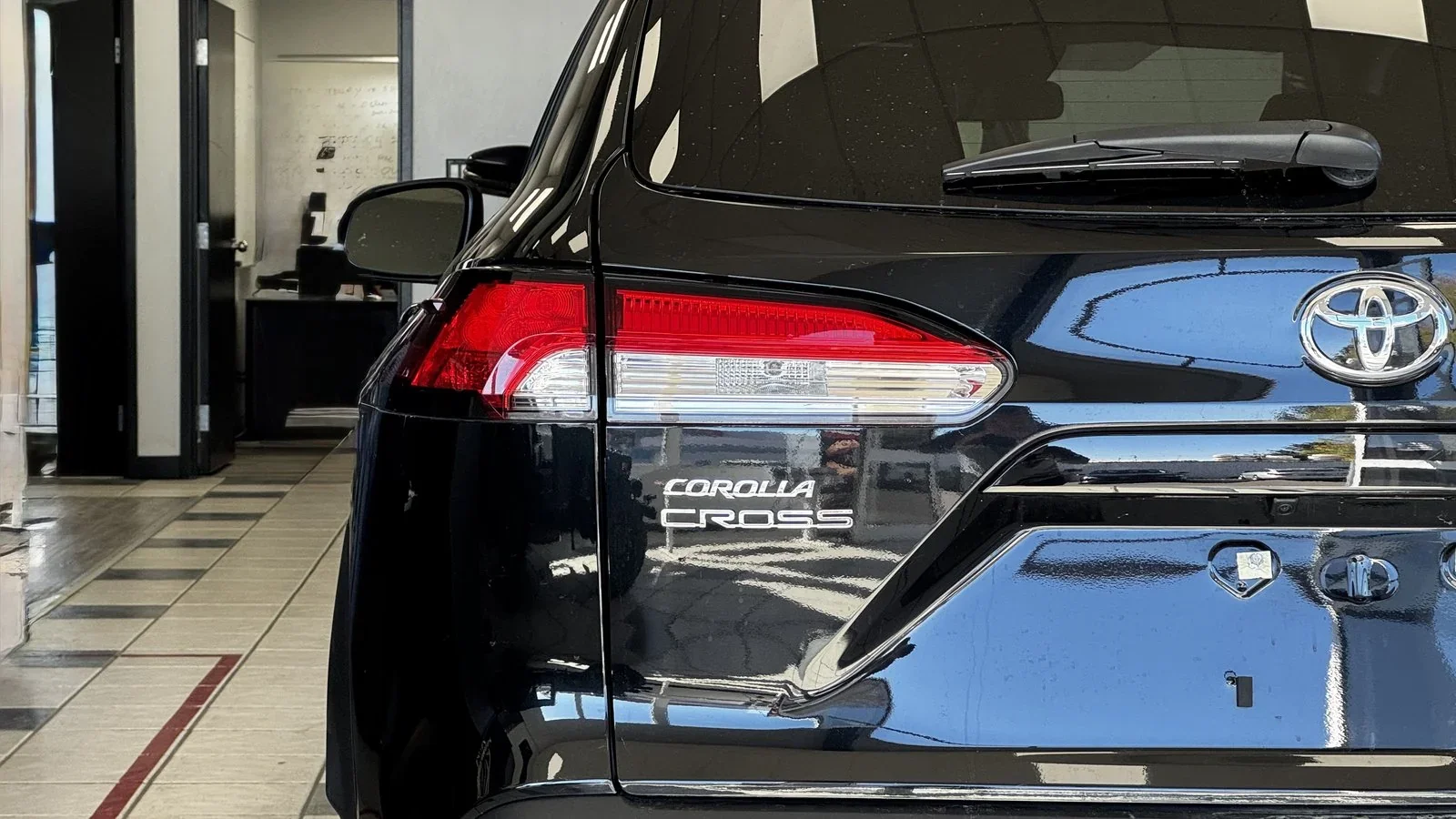 2024 Toyota Corolla Cross LE used SUV thumbnail 11