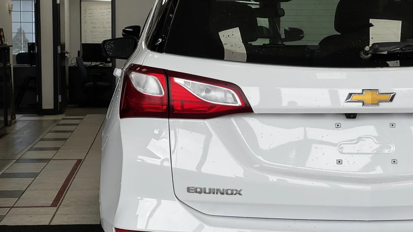 2021 Chevrolet Equinox LS used SUV thumbnail 11