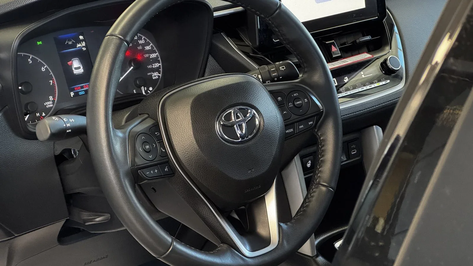 2024 Toyota Corolla Cross LE used SUV thumbnail 12