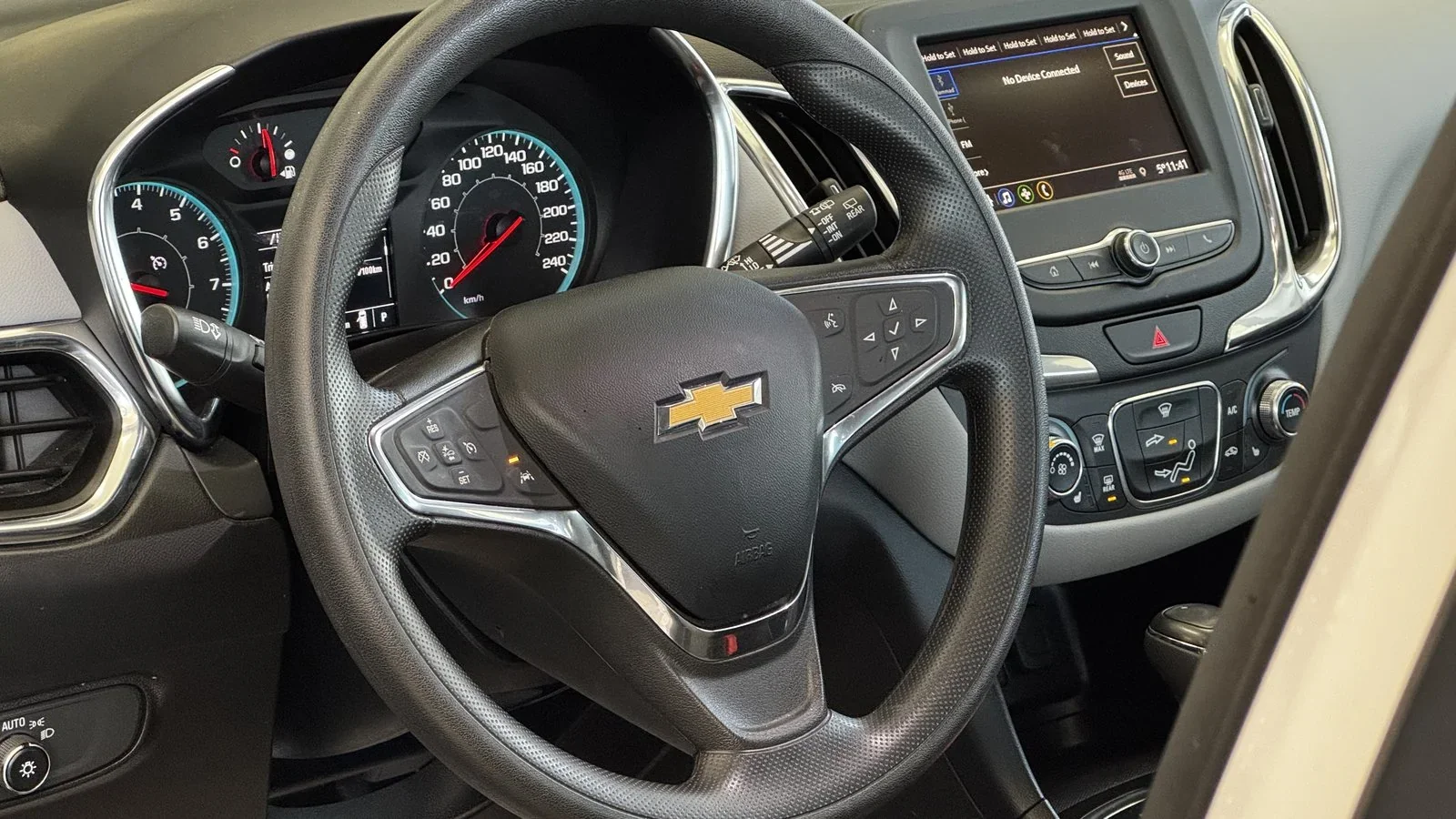 2021 Chevrolet Equinox LS used SUV thumbnail 12