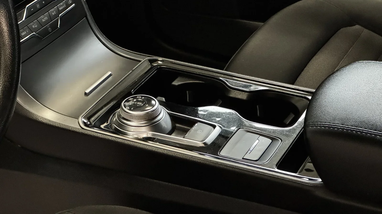 2020 Ford Edge SE used SUV thumbnail 14