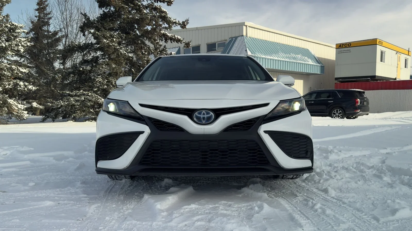 2022 Toyota Camry Hybrid SE used Sedan thumbnail 2