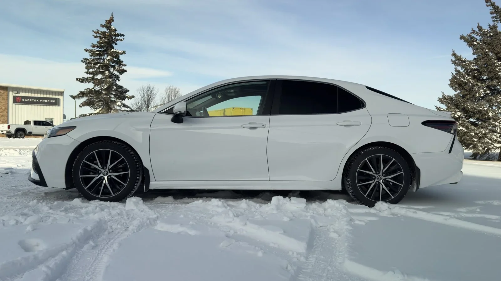 2022 Toyota Camry Hybrid SE used Sedan thumbnail 4