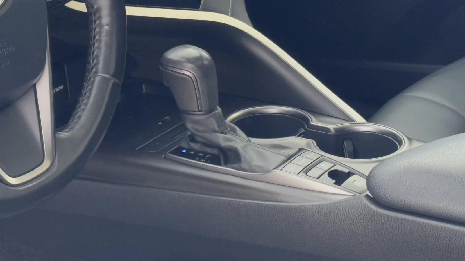 2022 Toyota Camry Hybrid SE used Sedan thumbnail 15