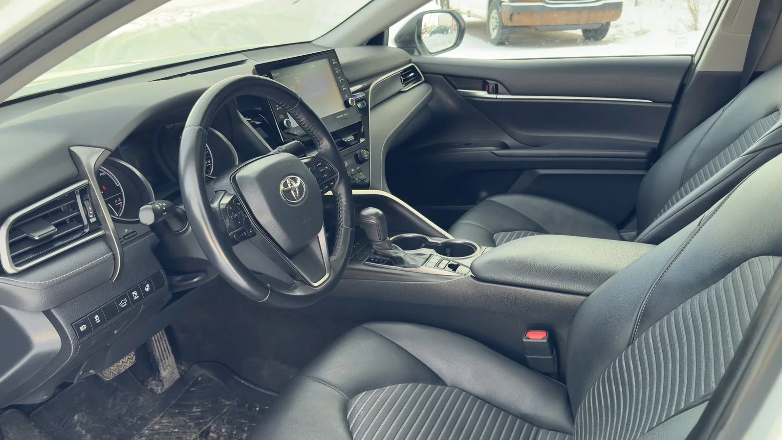 2022 Toyota Camry Hybrid SE used Sedan thumbnail 17