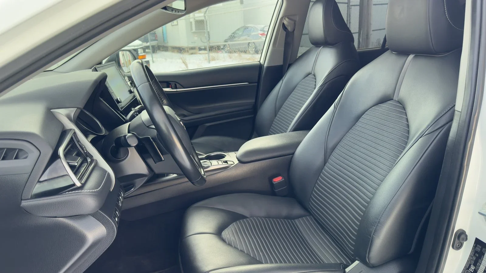 2022 Toyota Camry Hybrid SE used Sedan thumbnail 18