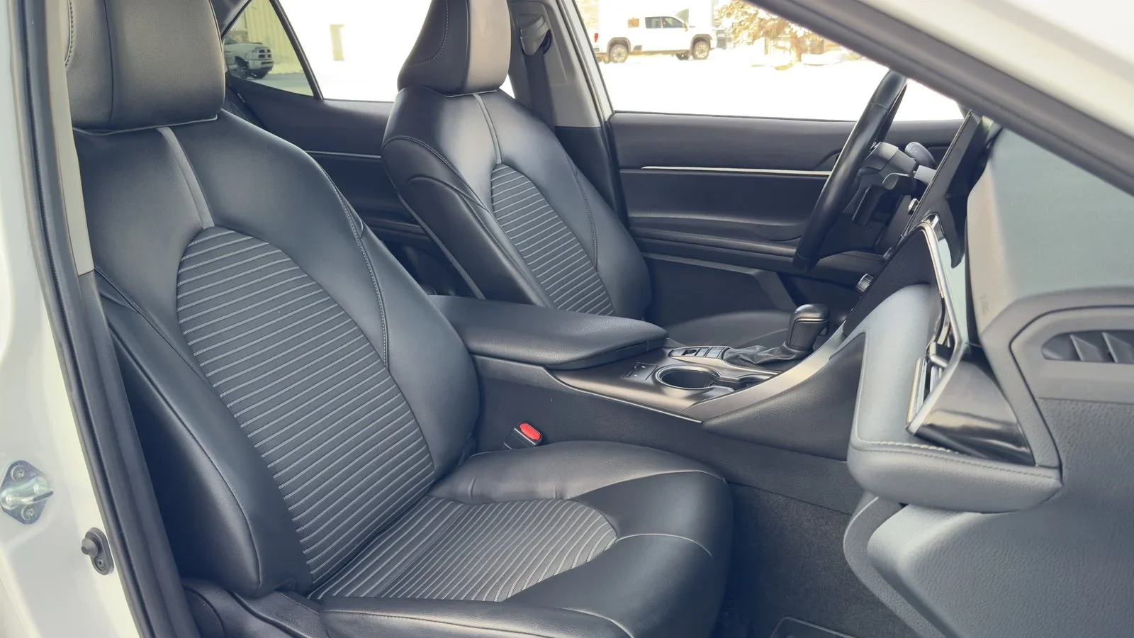 2022 Toyota Camry Hybrid SE used Sedan thumbnail 25