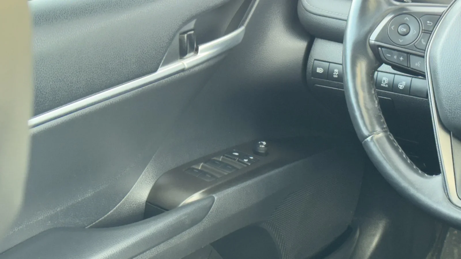 2022 Toyota Camry Hybrid SE used Sedan thumbnail 30