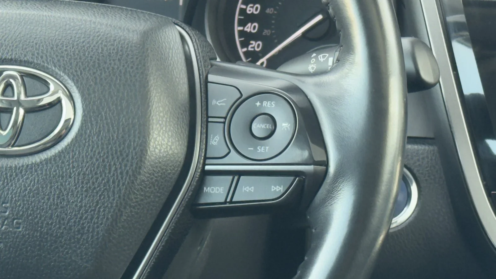 2022 Toyota Camry Hybrid SE used Sedan thumbnail 32