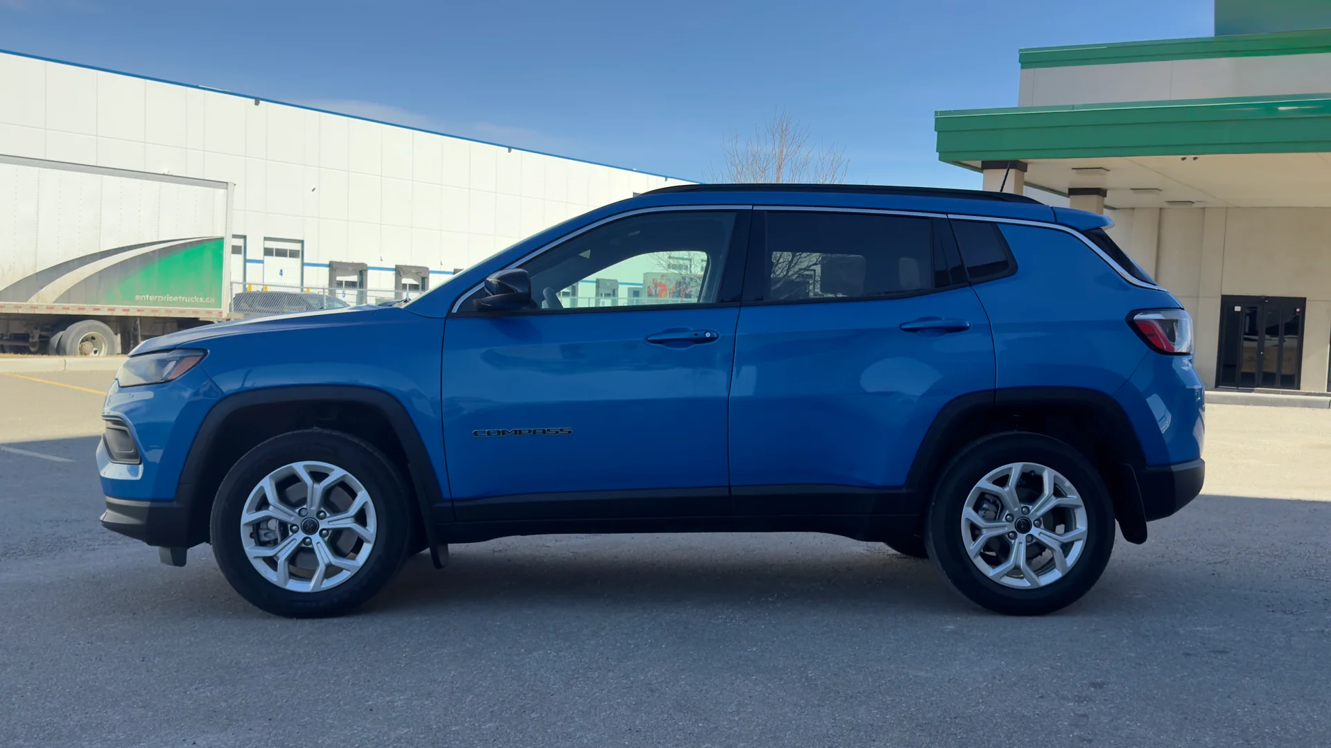 2025 Jeep Compass 4x4 North used SUV thumbnail 4