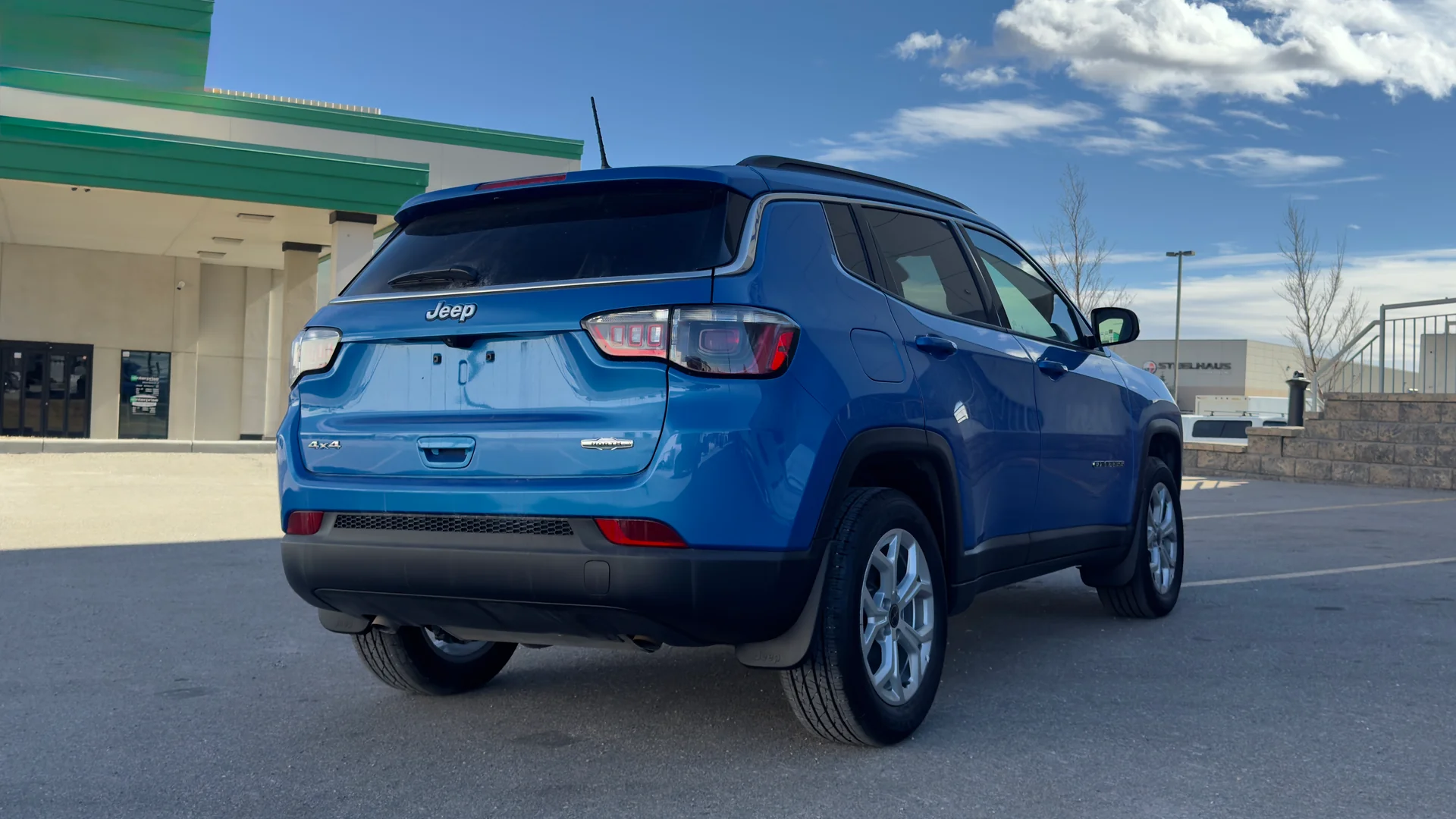 2025 Jeep Compass 4x4 North used SUV thumbnail 6