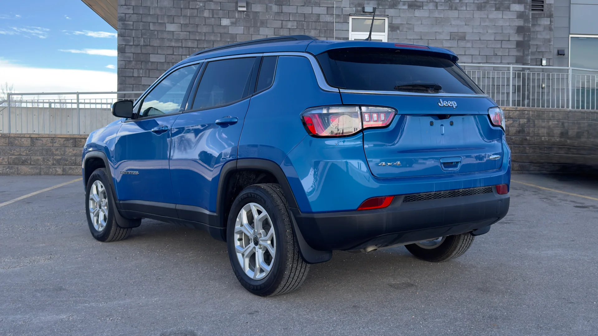 2025 Jeep Compass 4x4 North used SUV thumbnail 8