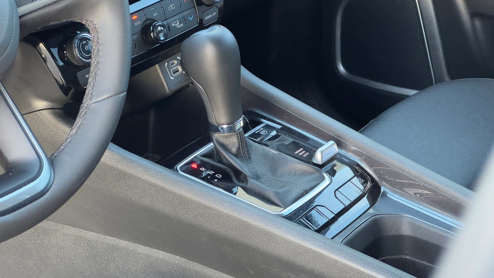 2025 Jeep Compass 4x4 North used SUV thumbnail 14