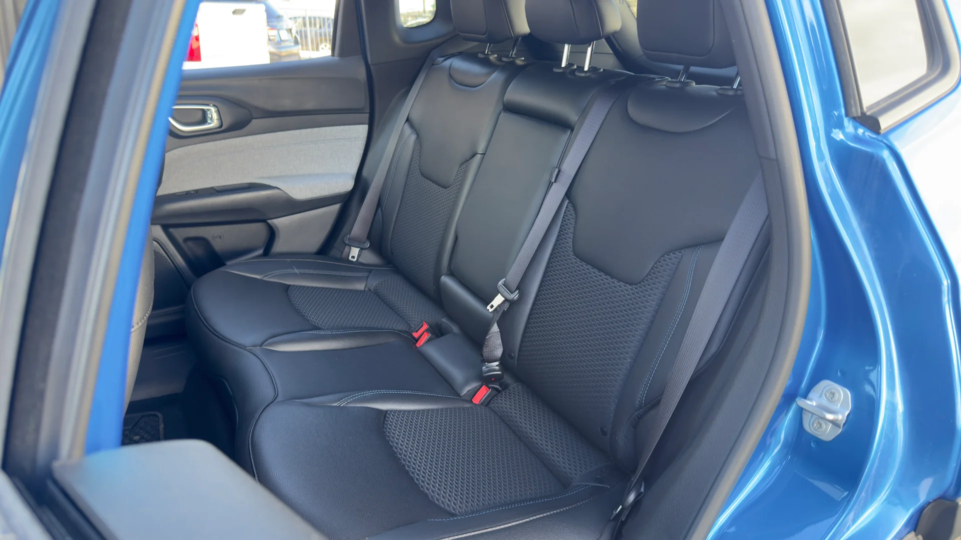 2025 Jeep Compass 4x4 North used SUV thumbnail 17