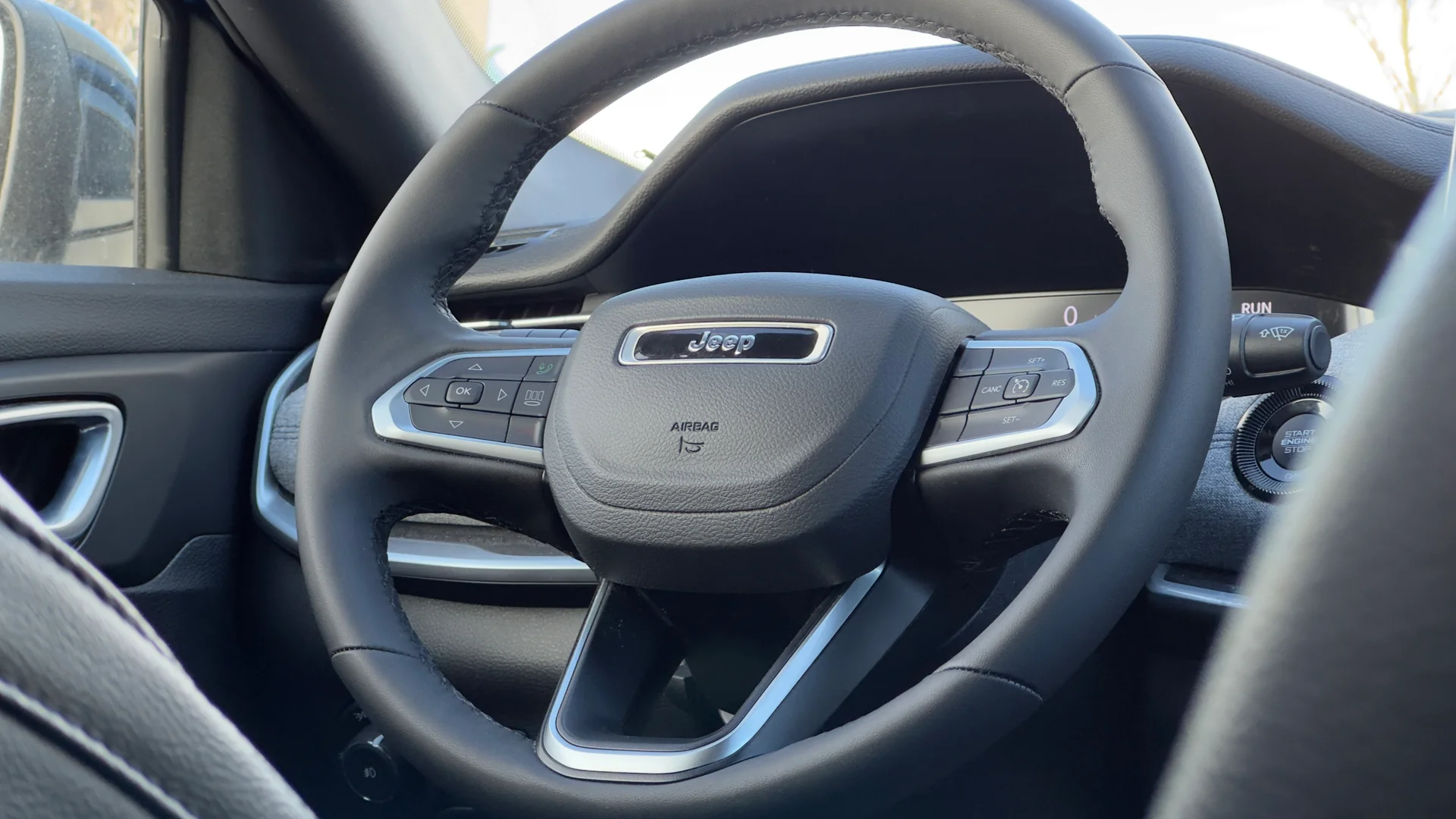 2025 Jeep Compass 4x4 North used SUV thumbnail 18