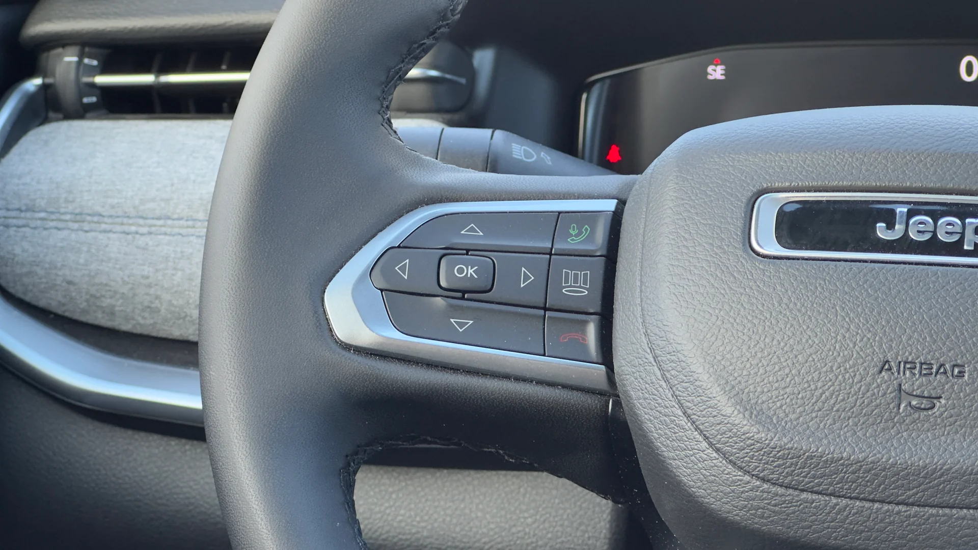 2025 Jeep Compass 4x4 North used SUV thumbnail 19