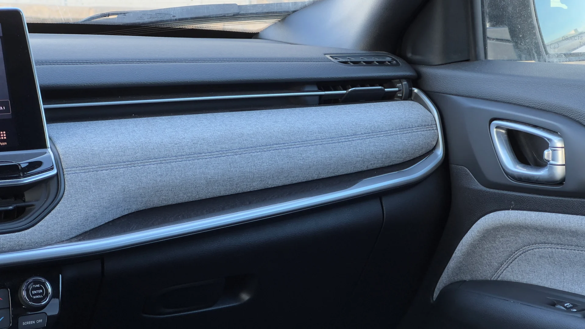 2025 Jeep Compass 4x4 North used SUV thumbnail 23