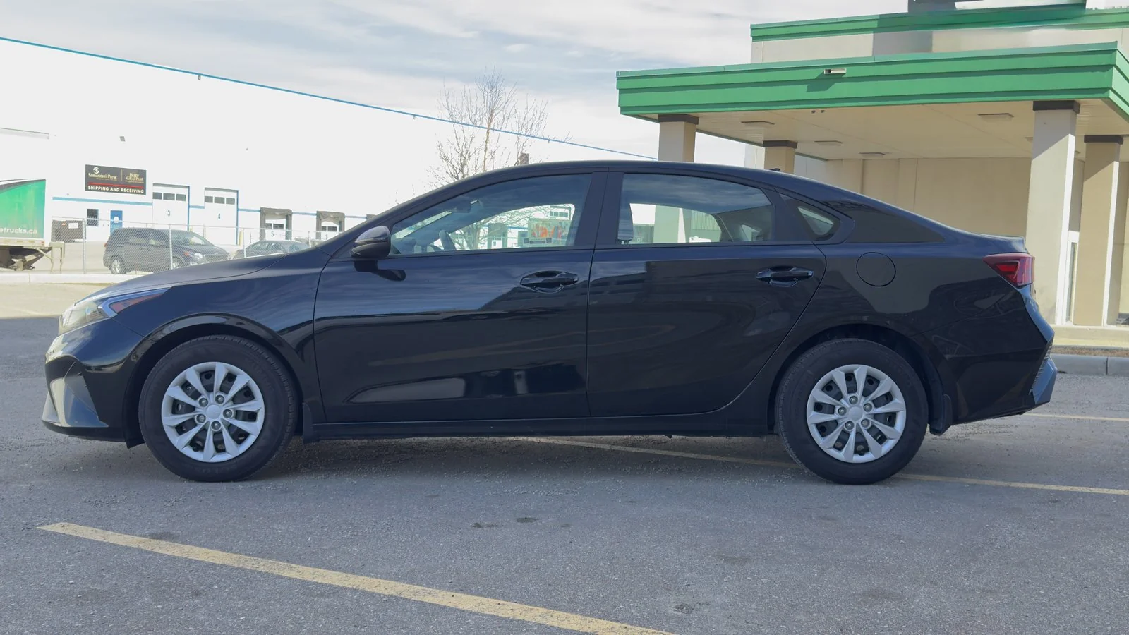 2023 Kia Forte LX used Sedan thumbnail 4