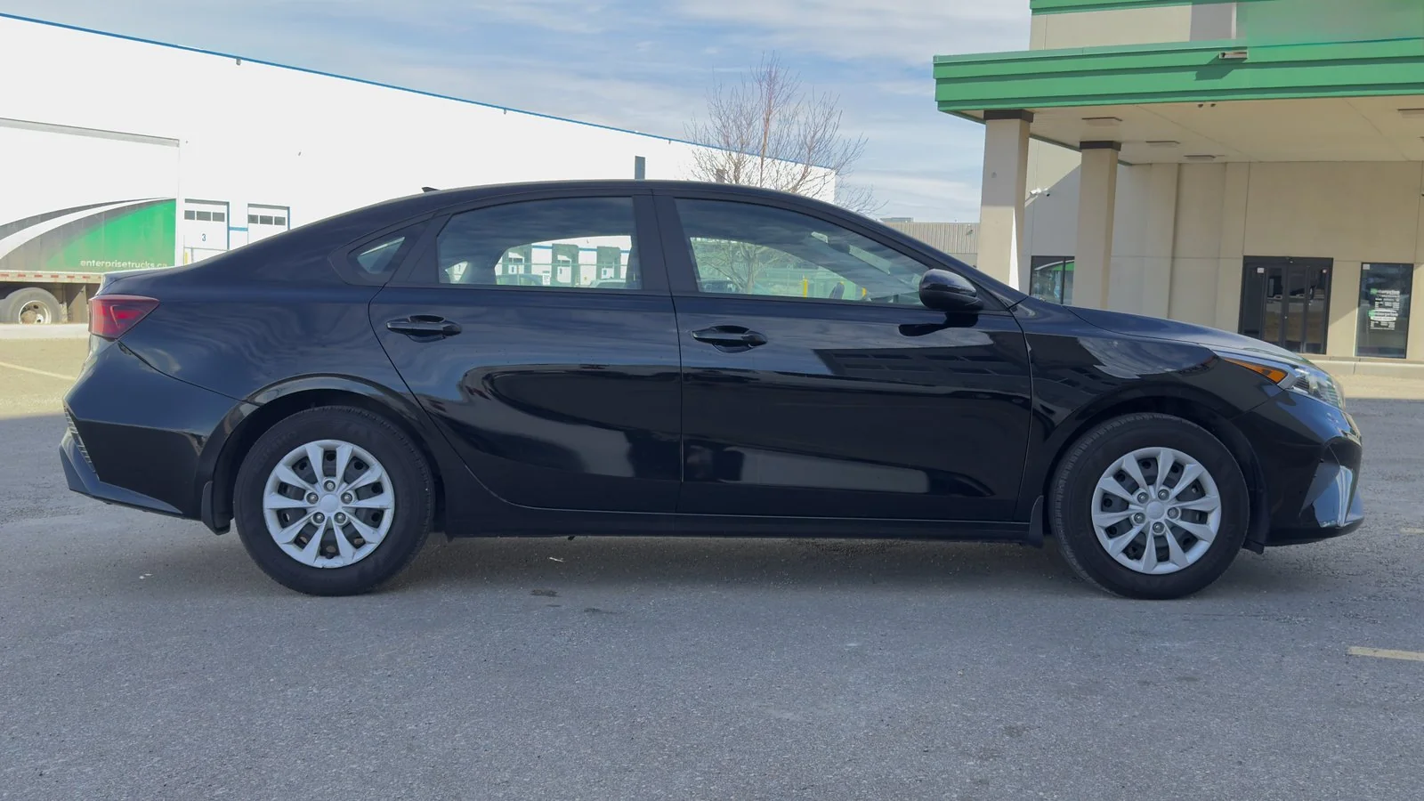 2023 Kia Forte LX used Sedan thumbnail 5