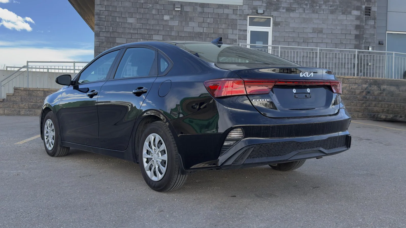 2023 Kia Forte LX used Sedan thumbnail 8