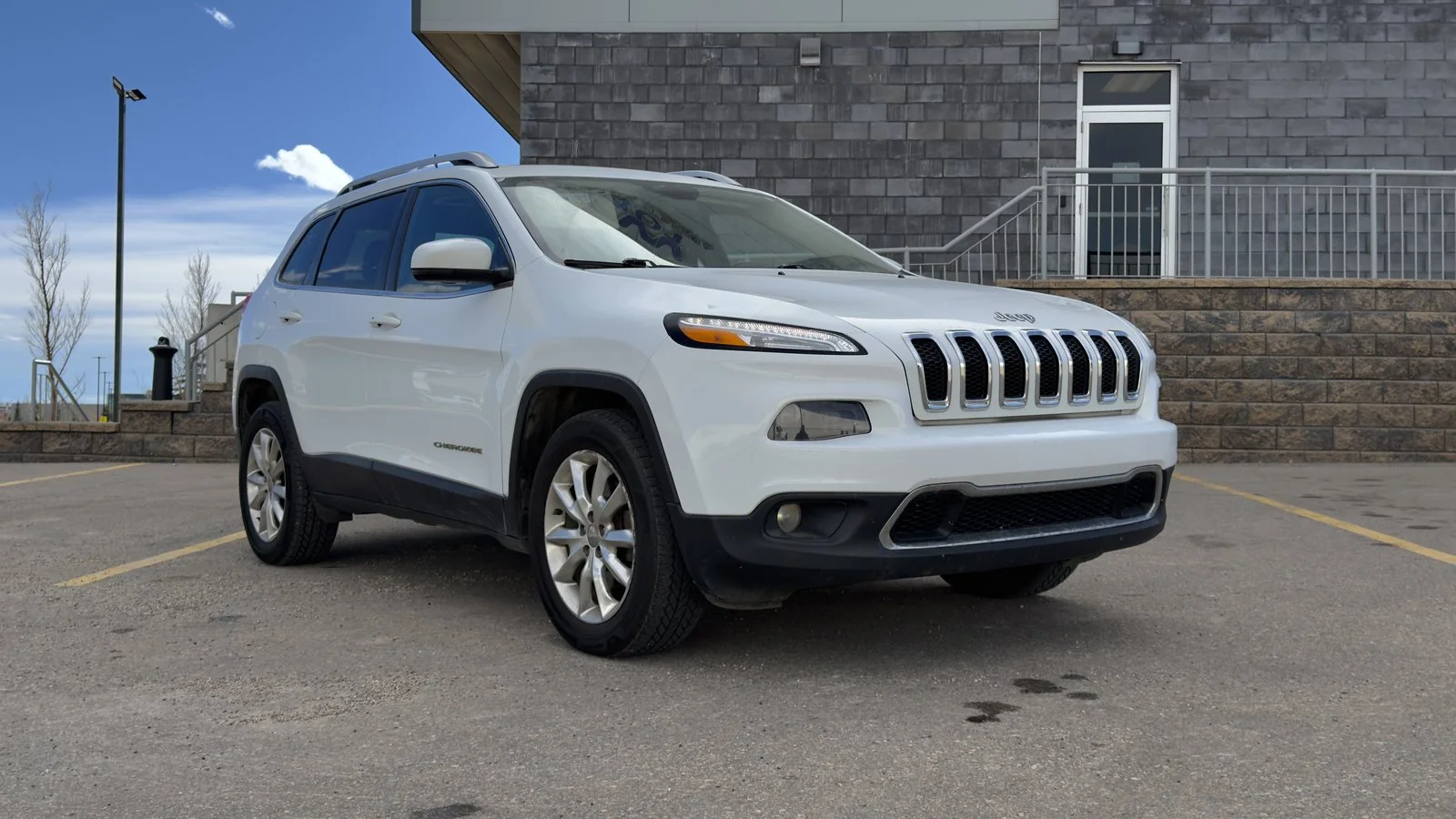 2016 Jeep Cherokee Limited used SUV thumbnail 3