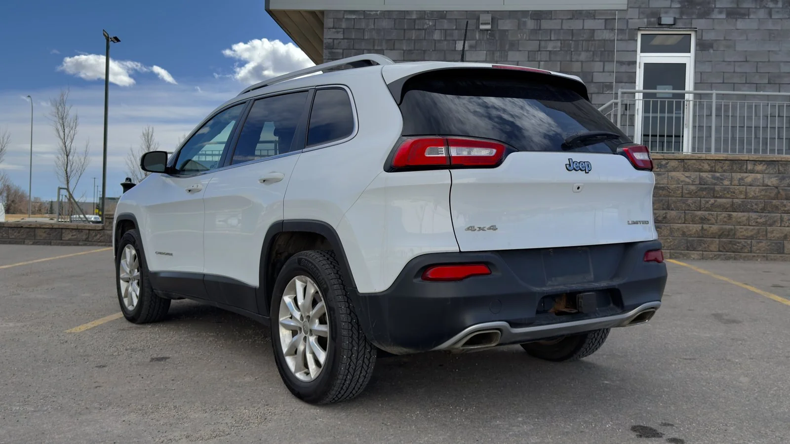 2016 Jeep Cherokee Limited used SUV thumbnail 8