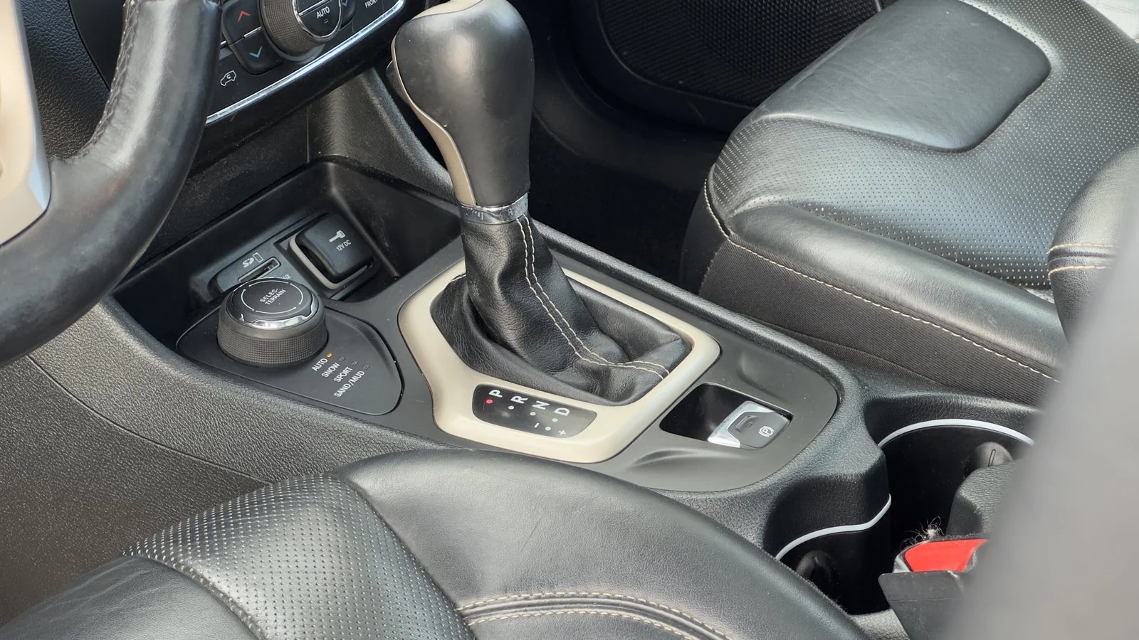 2016 Jeep Cherokee Limited used SUV thumbnail 13