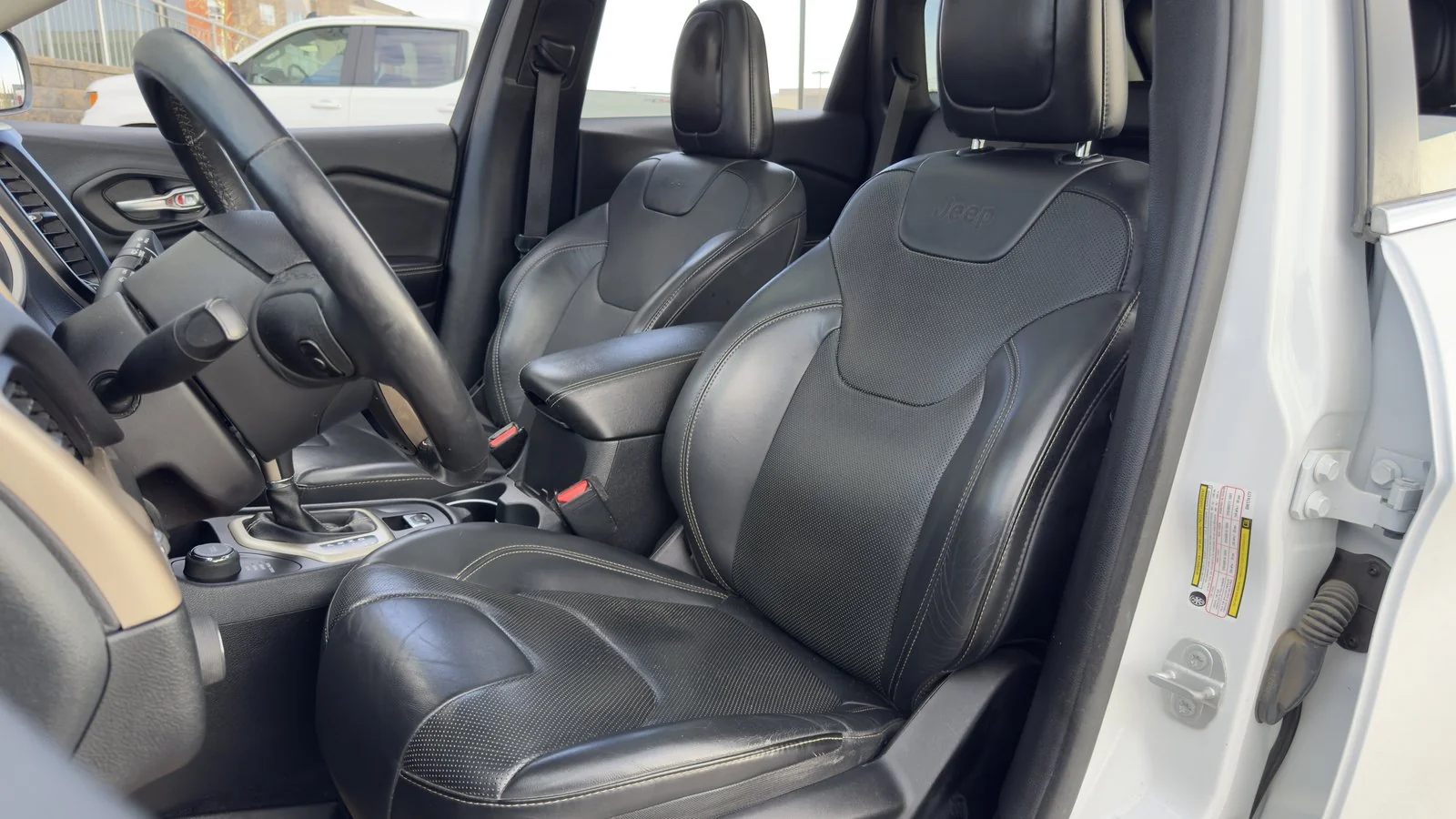 2016 Jeep Cherokee Limited used SUV thumbnail 16