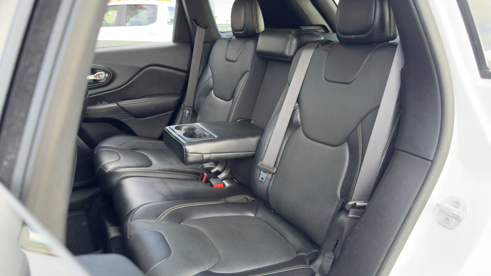 2016 Jeep Cherokee Limited used SUV thumbnail 17