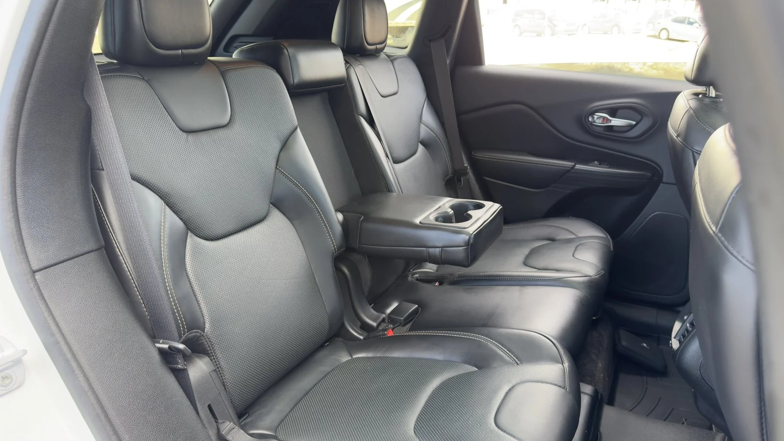 2016 Jeep Cherokee Limited used SUV thumbnail 19