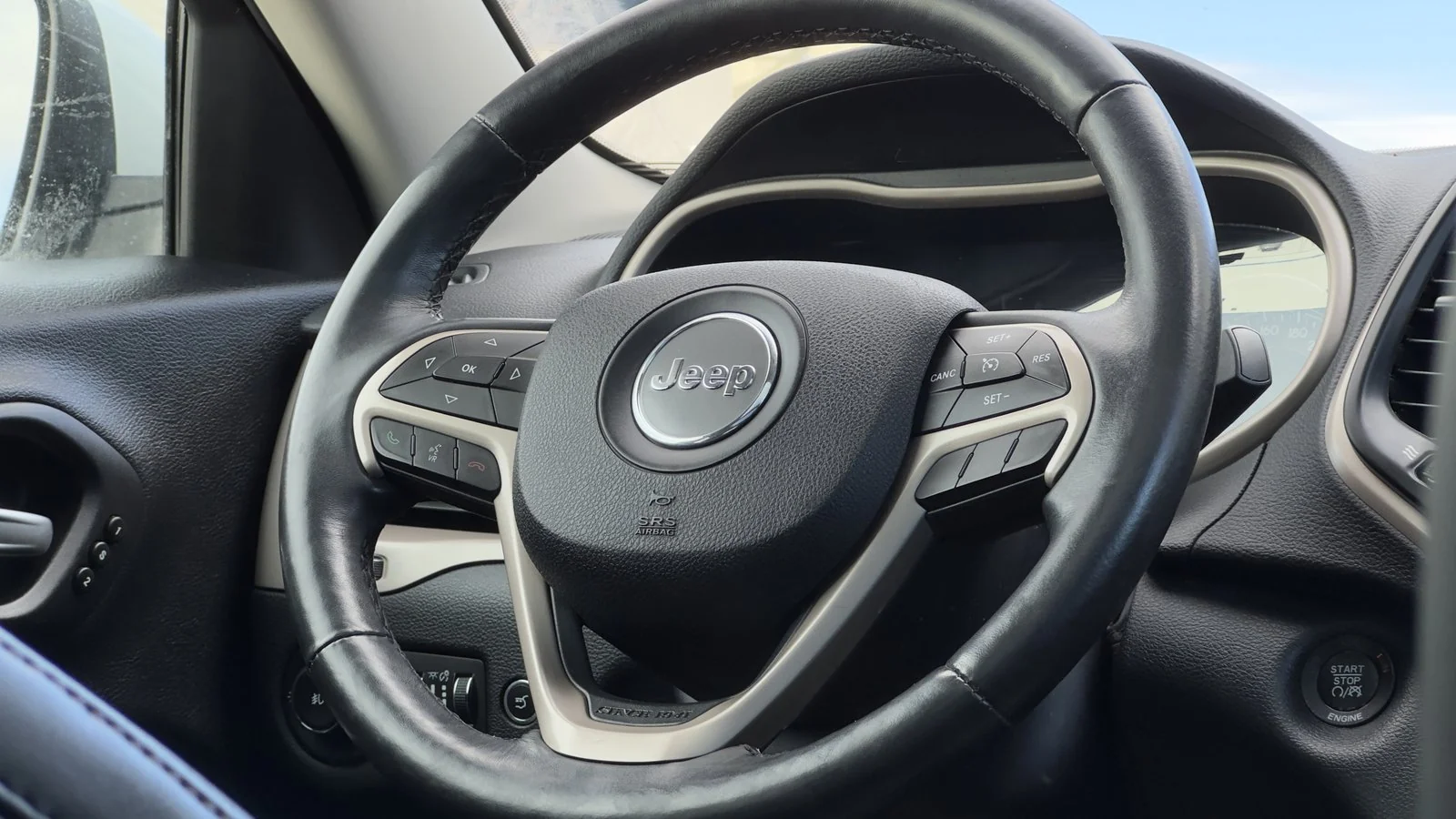 2016 Jeep Cherokee Limited used SUV thumbnail 21