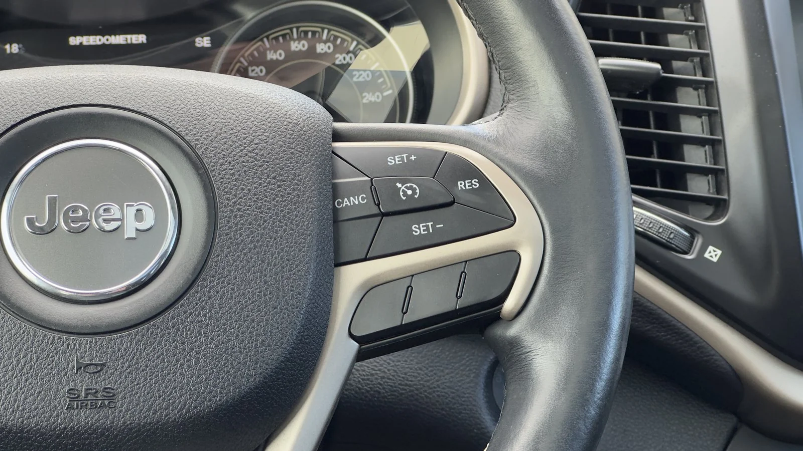 2016 Jeep Cherokee Limited used SUV thumbnail 23