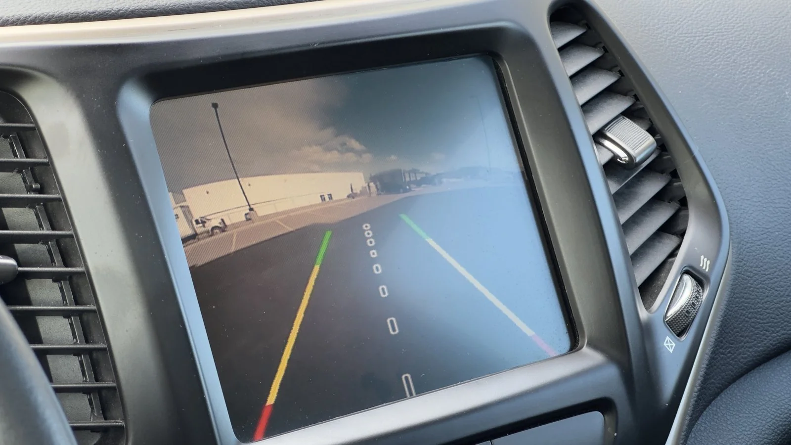 2016 Jeep Cherokee Limited used SUV thumbnail 30