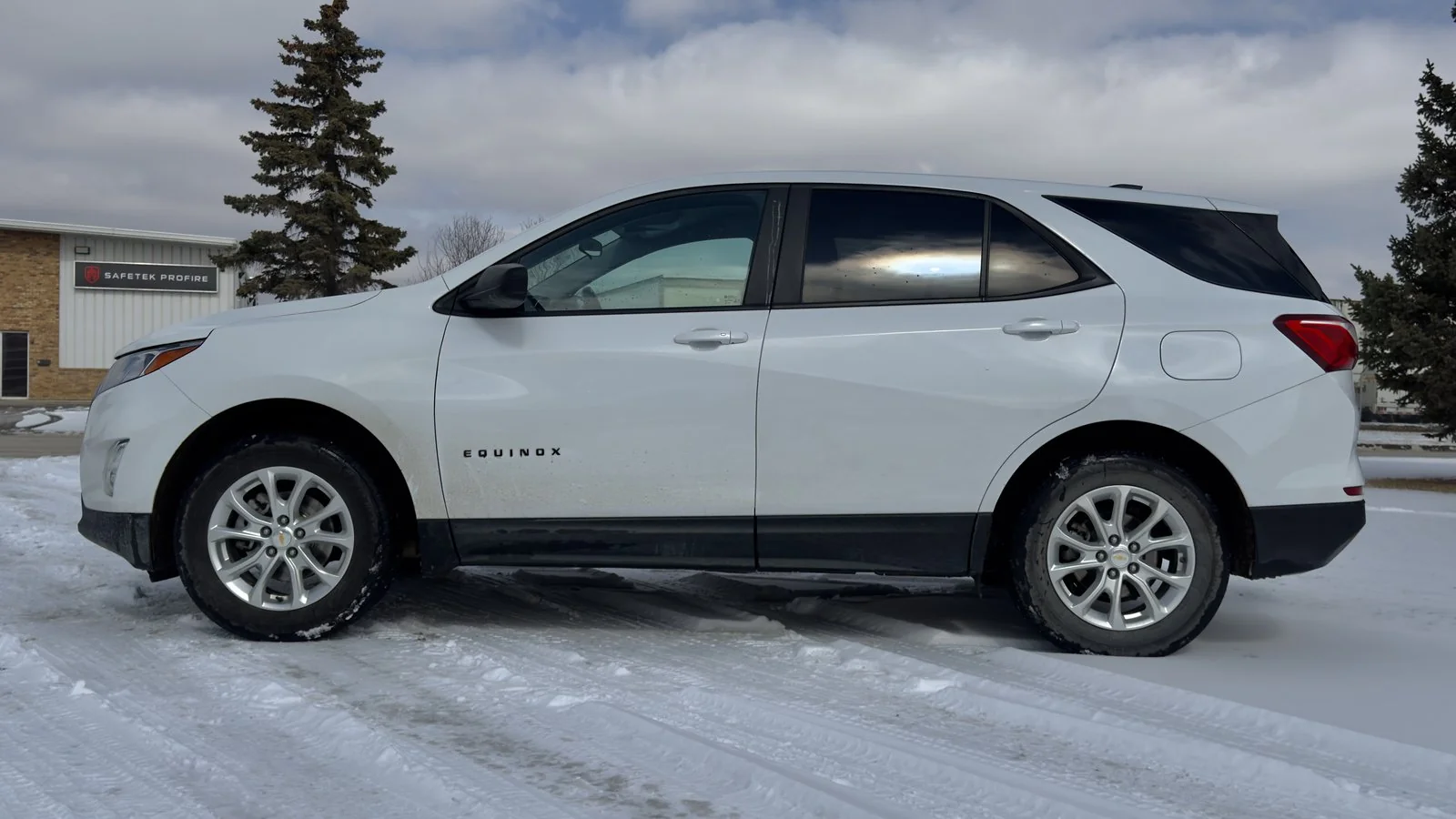 2021 Chevrolet Equinox LS | AWD used SUV thumbnail 4