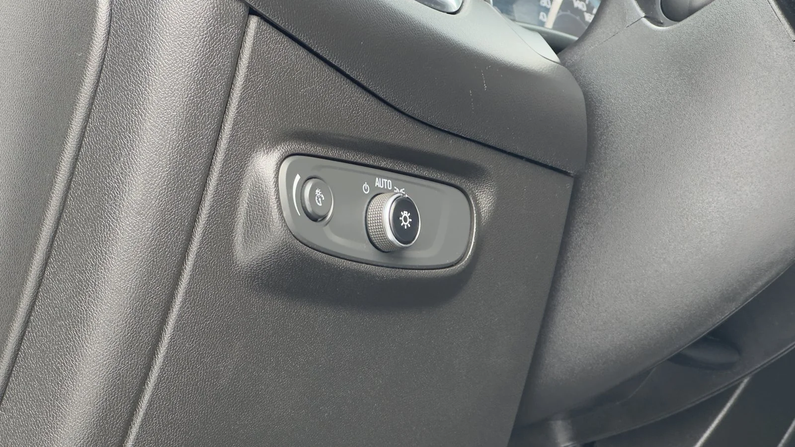 2021 Chevrolet Equinox LS | AWD used SUV thumbnail 14