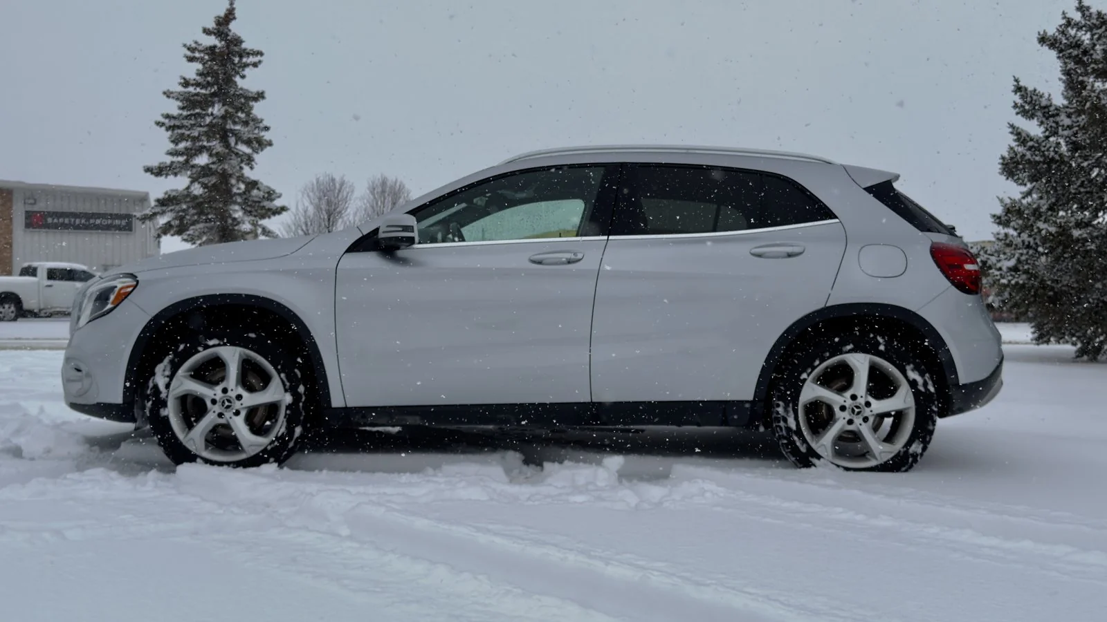 2020 Mercedes-Benz GLA250 4Matic used SUV thumbnail 4