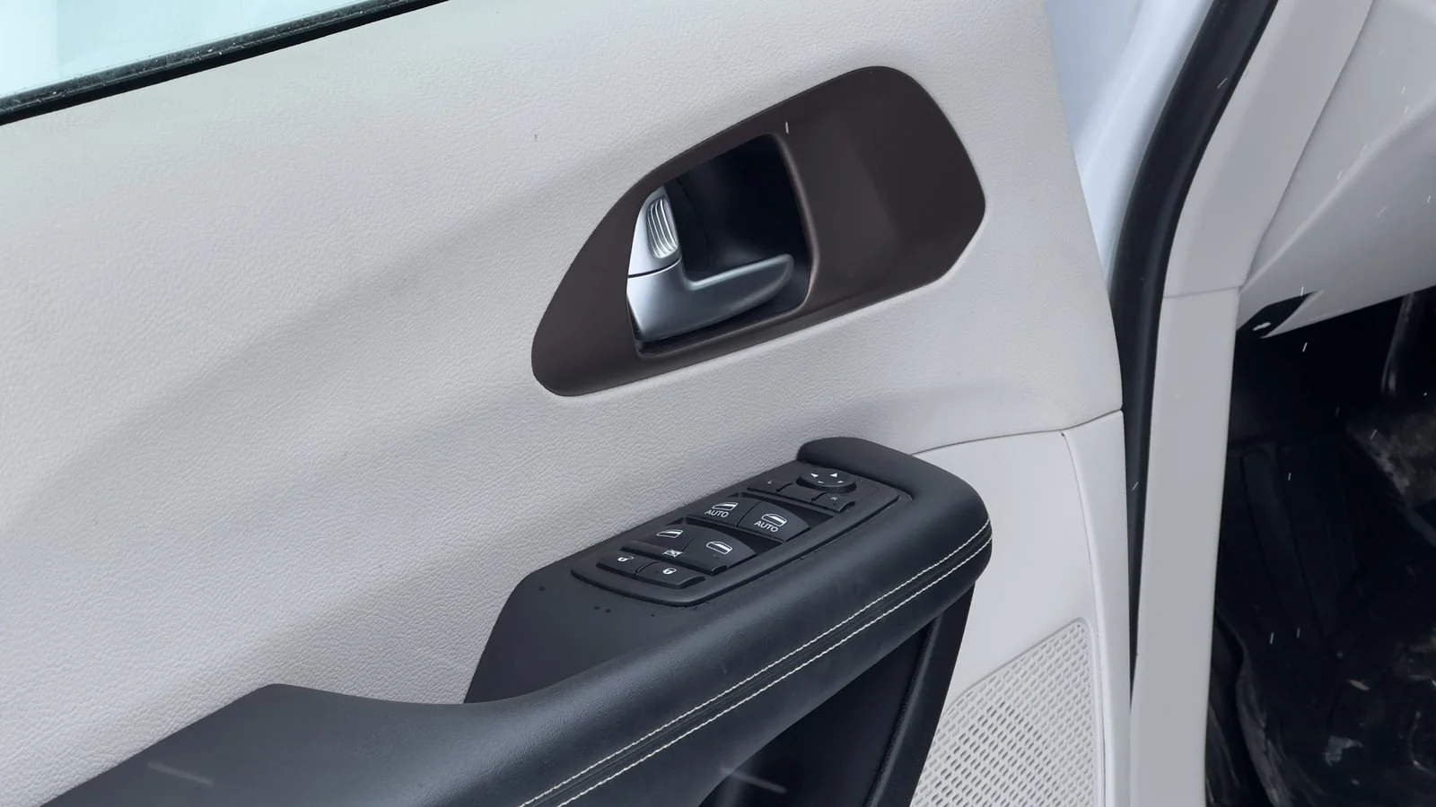 2022 Chrysler Grand Caravan SXT used Van thumbnail 14