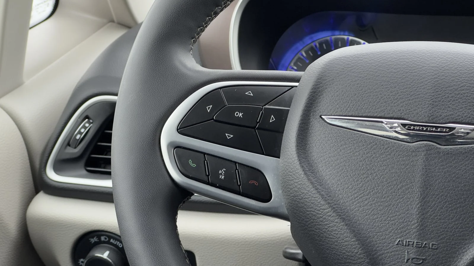 2022 Chrysler Grand Caravan SXT used Van thumbnail 23