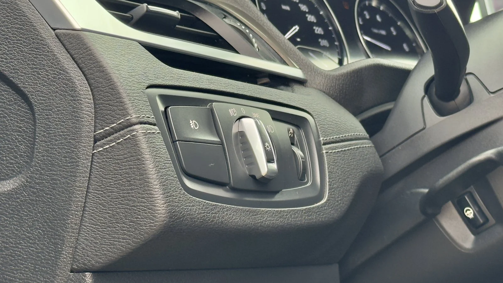 2021 BMW X1 xDrive28i used SUV thumbnail 14