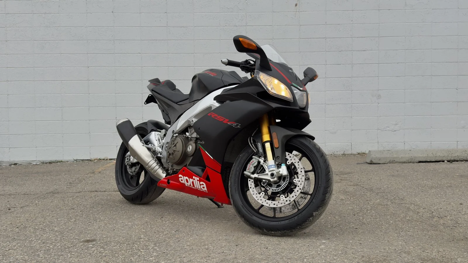 2014 Aprilia RSV4 FACTORY used Motorcycle thumbnail 3