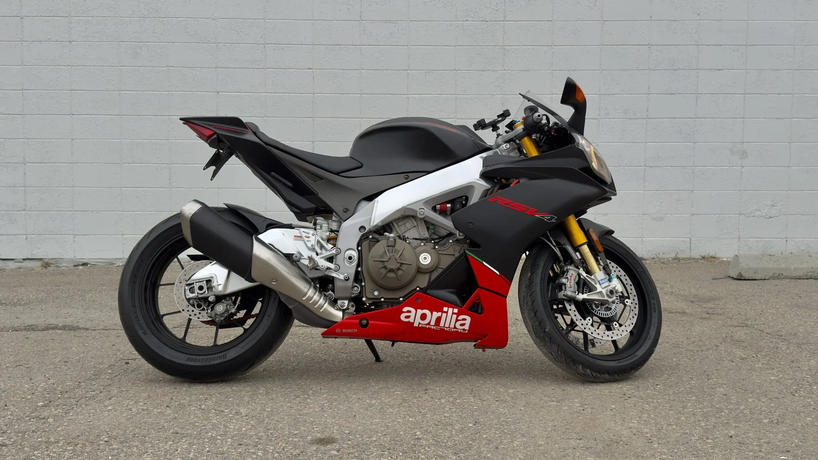 2014 Aprilia RSV4 FACTORY used Motorcycle thumbnail 4