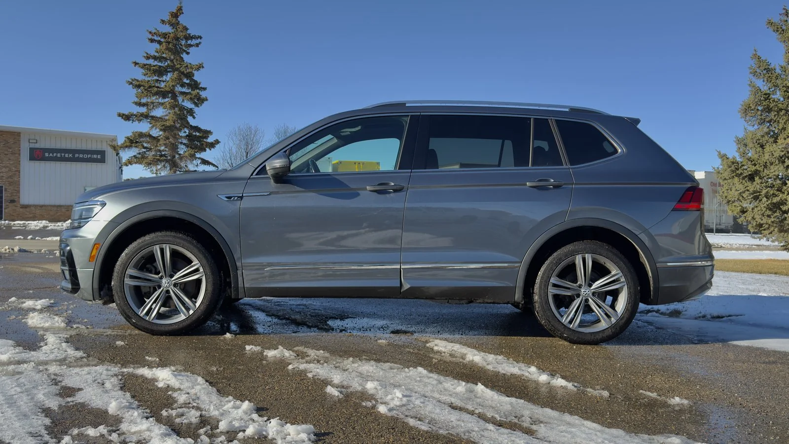 2020 Volkswagen Tiguan Highline R-Line used SUV thumbnail 4